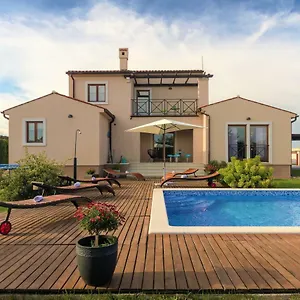 Villa Nana - Modern With A Pool Surrounded By Nature, Istria-pula